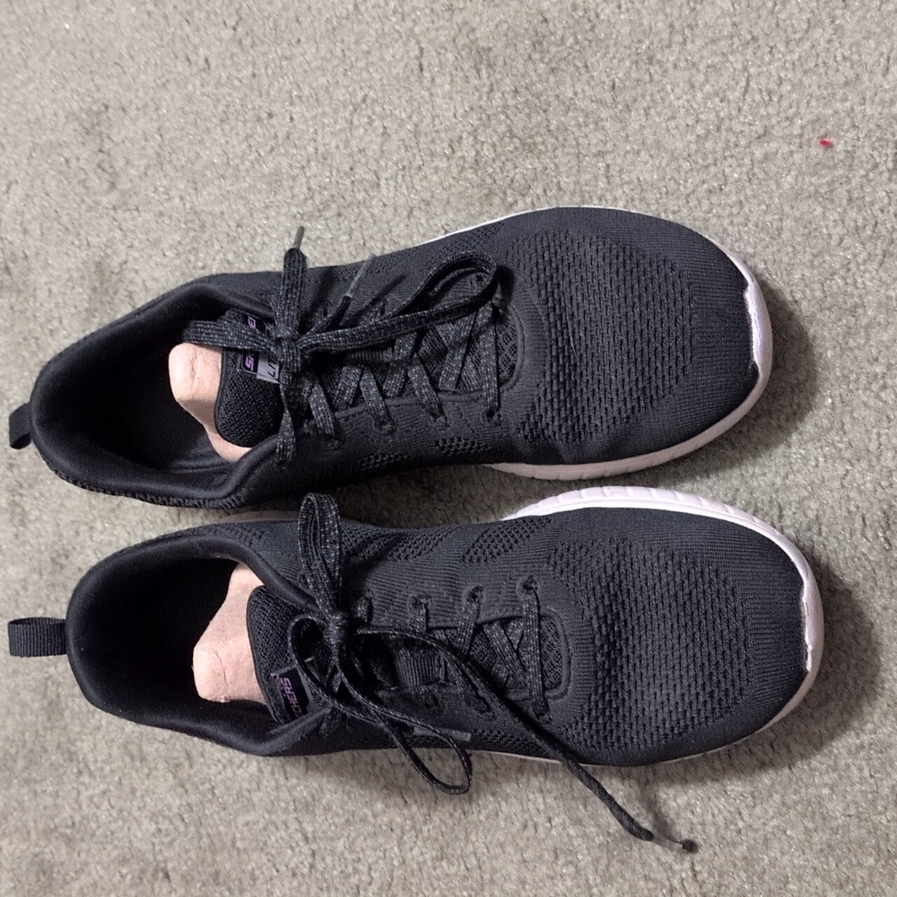 Skechers black sneakers 10